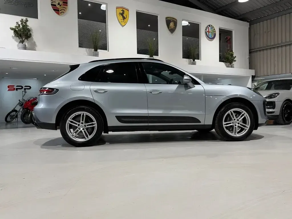 Used Porsche Macan 265 HP (194 kW) 2023 Silver SUV
