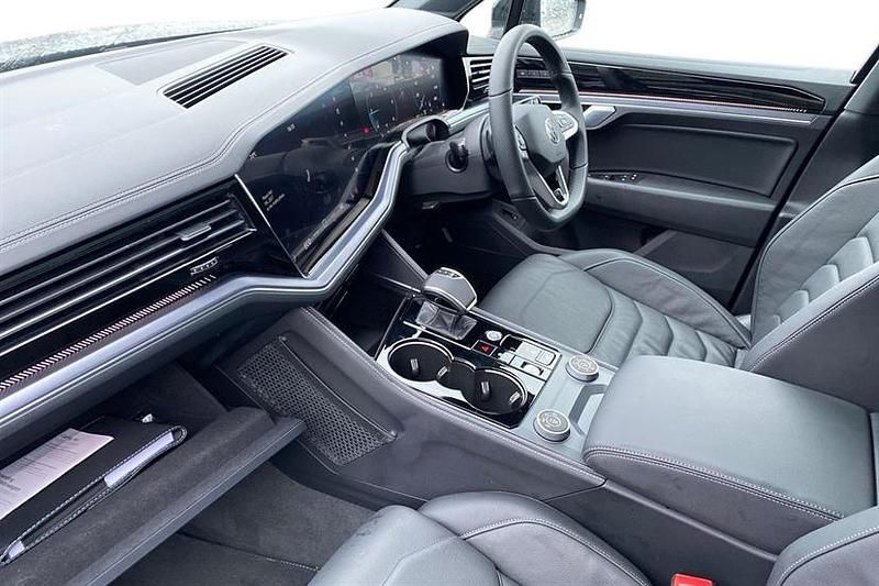 Used VW Touareg Black Edition 286 HP (210 kW) 2025 Grenadilla black SUV