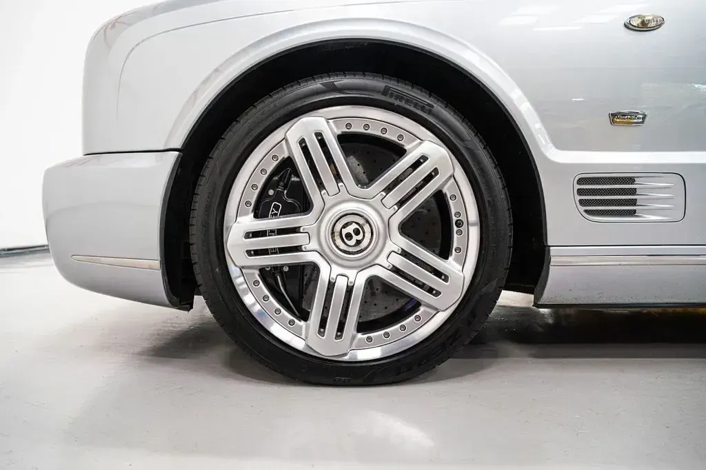 Used Bentley Brooklands 530 HP (389 kW) 2009 Silver Coupe