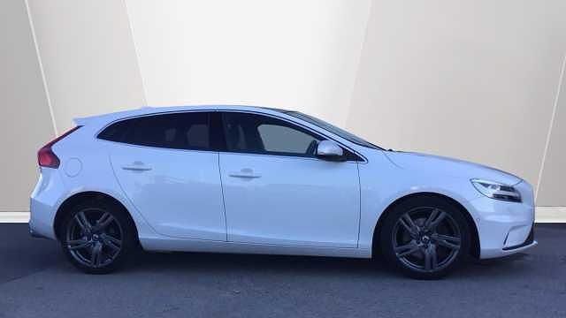 Used Volvo V40 R-Design 150 HP (110 kW) 2019 Hatchback