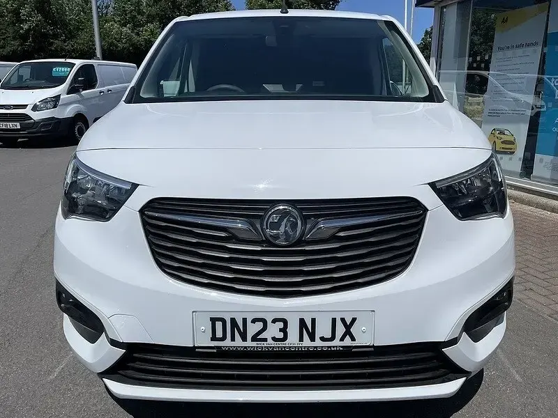 Used Vauxhall Combo S 100 HP (73 kW) 2023 White MPV