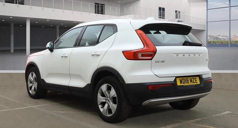 Used Volvo XC40 Momentum 2018 White SUV