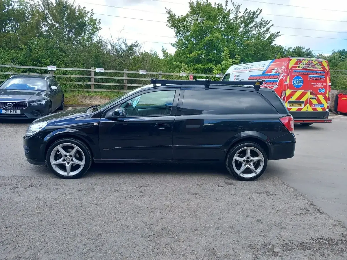 Used Vauxhall Astra Club 108 HP (79 kW) 2013 Black Van