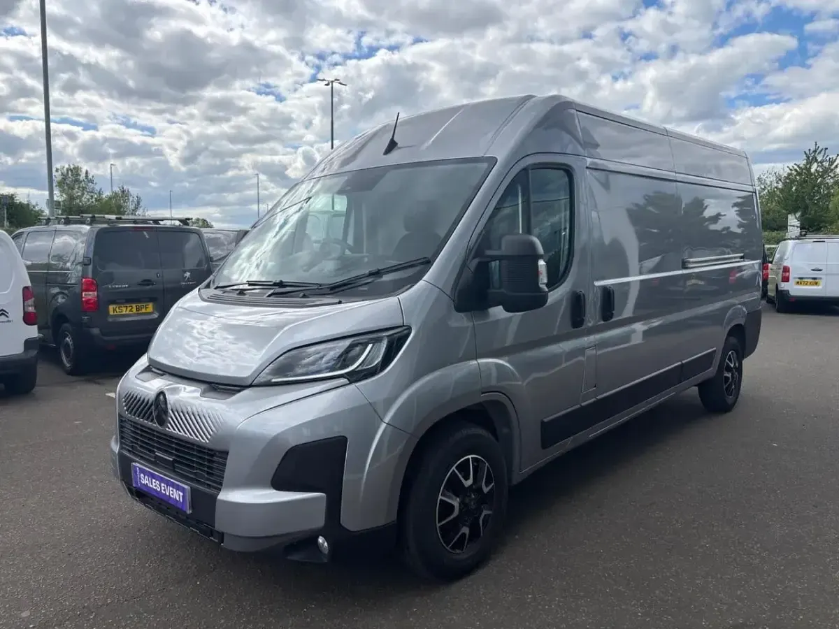 Used Citroën Relay 138 HP (101 kW) 2024 Grey Van