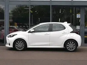 Used Toyota Yaris 116 HP (85 kW) 2023 White Hatchback