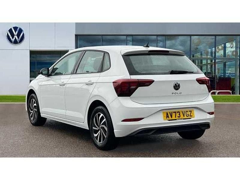 Used VW Polo Life 80 HP (58 kW) 2023 Pure white Hatchback