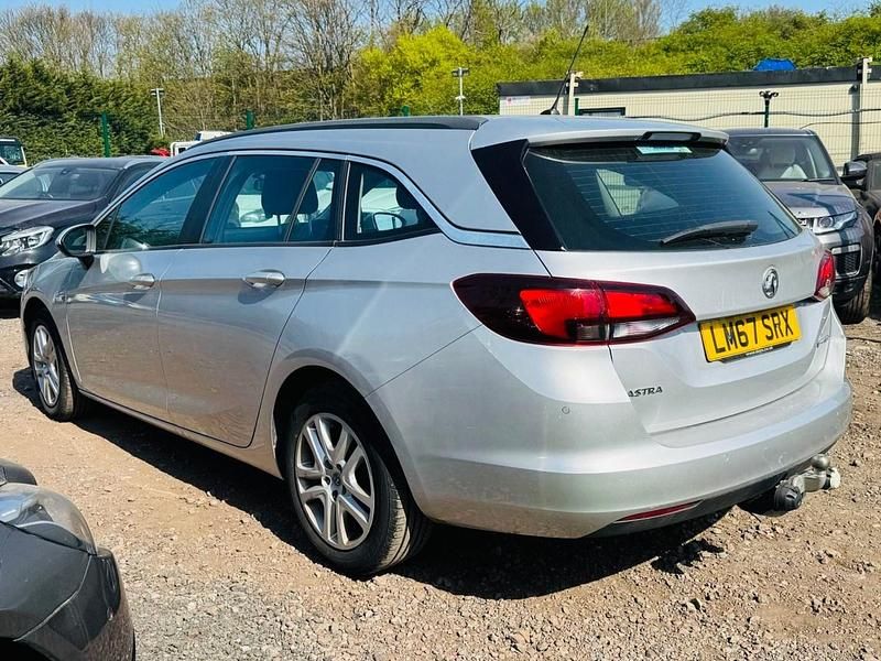 Second-hand Vauxhall Astra Design Edition 110 CP (80 kW) 2018 Argintiu Break