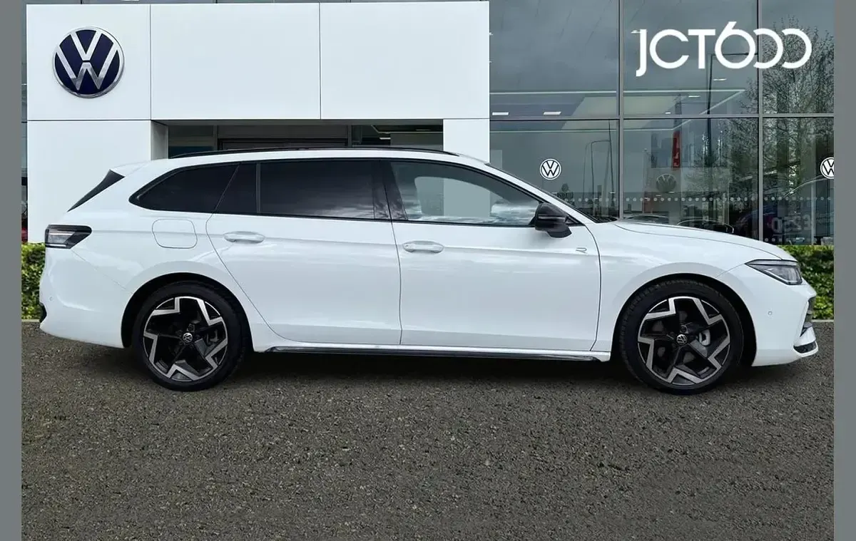 Used VW Passat R-line 150 HP (110 kW) 2024 White Estate