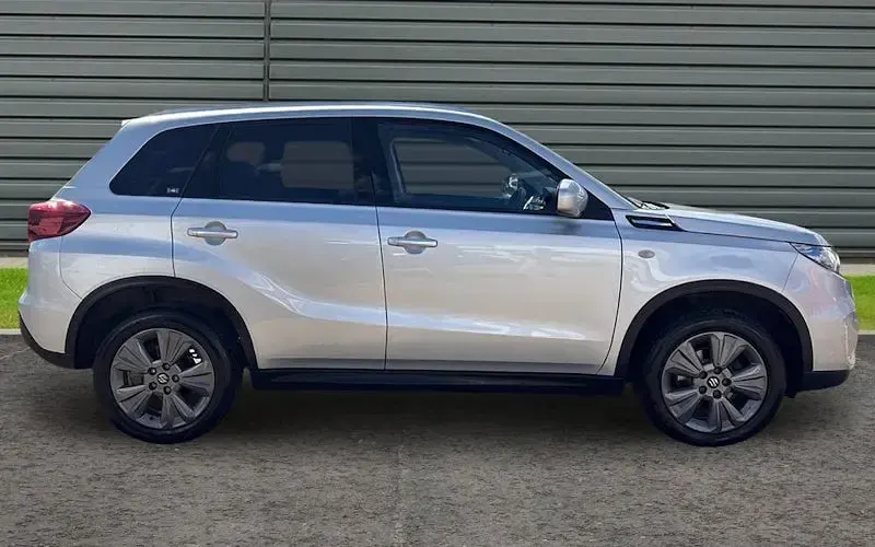 Käytetty Suzuki Vitara SZ-T 129 HP (94 kW) 2024 Katumaasturi