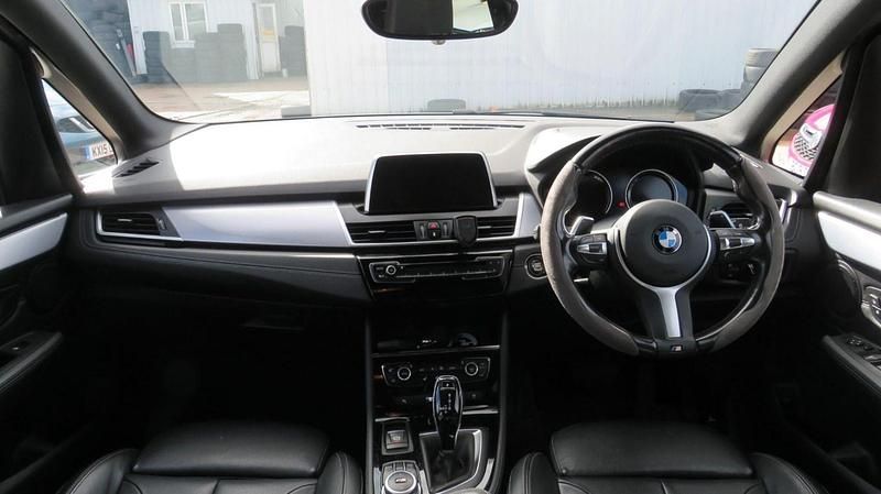 Begagnad BMW 220 M Sport 2018 Silver Halvkombi