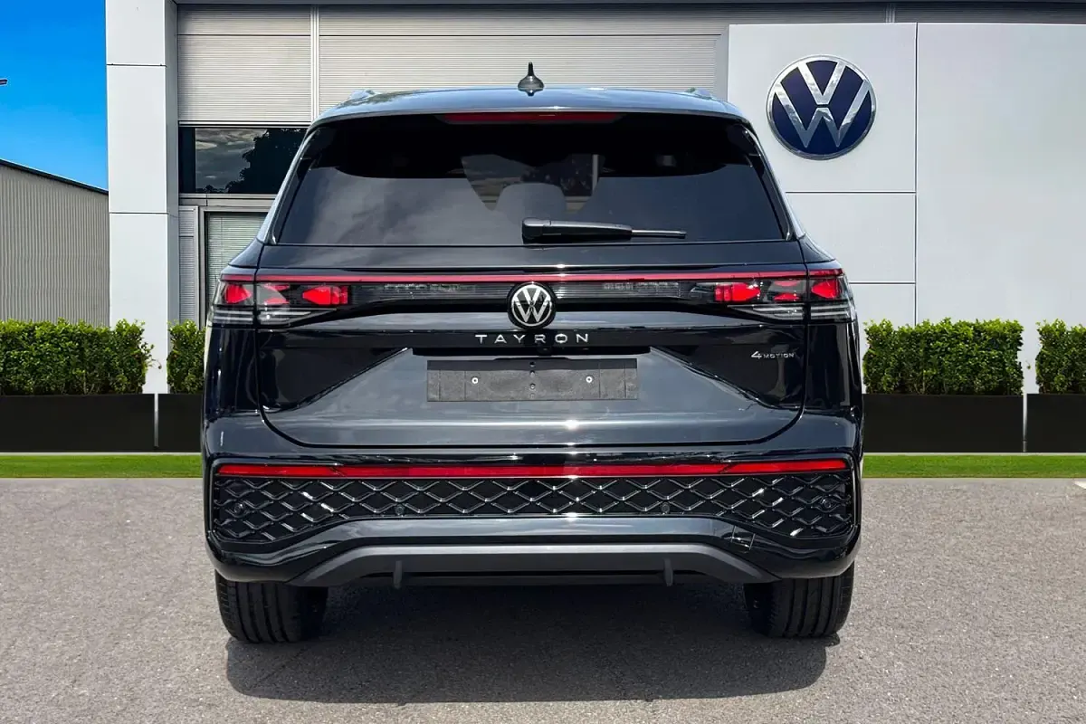 New VW Touran R-line 2026 Black MPV