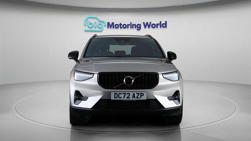 Used Volvo XC40 Plus 211 HP (155 kW) 2023 Gold SUV