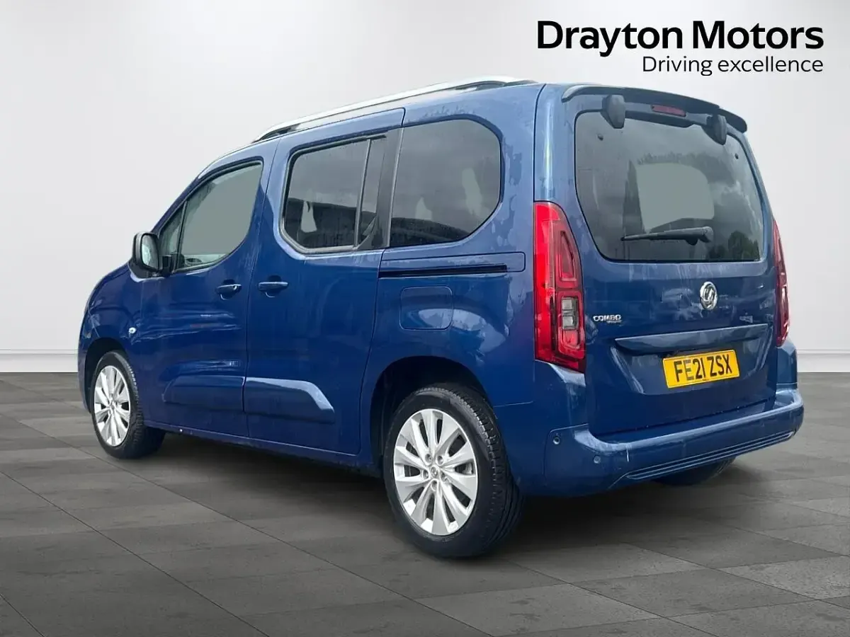 Used Vauxhall Combo Elite 130 HP (95 kW) 2021 Blue MPV