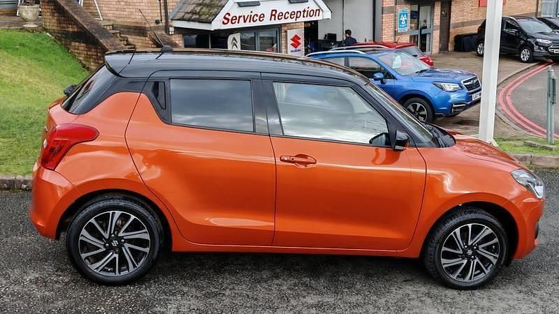 Używany Suzuki Swift SZ5 83 KM (61 kW) 2022 Pomarańczowy Hatchback