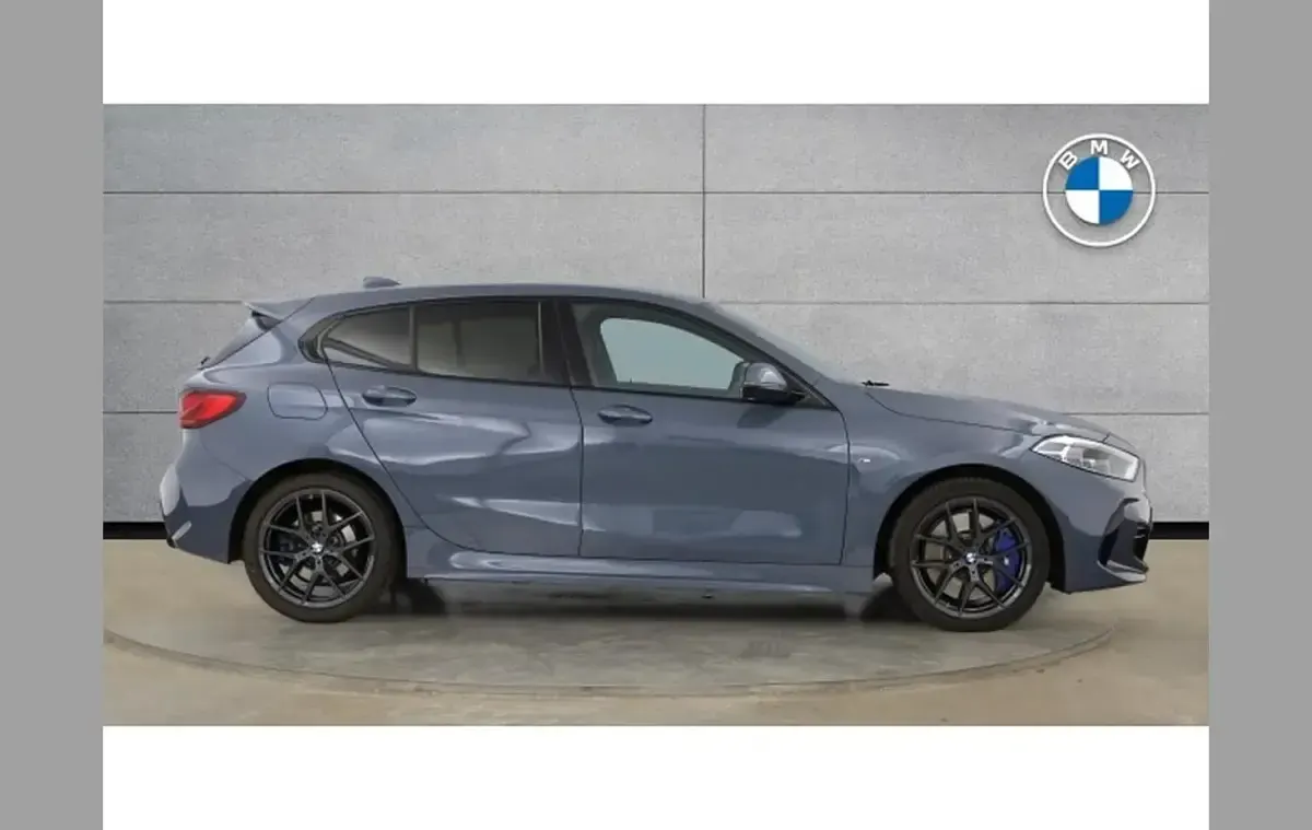 Usado BMW 120 M Sport 187 CV (137 kW) 2024 Gris Utilitario