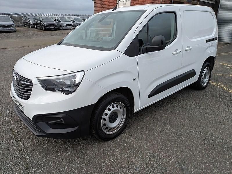 Used Vauxhall Combo 130 HP (95 kW) 2022 White MPV