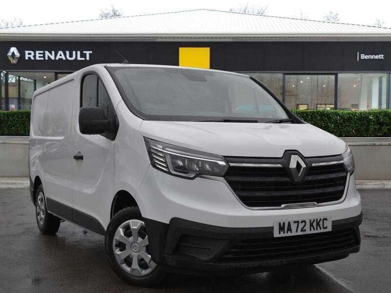 White Used 2022 Renault Trafic Business Van | £13,780 (Fair price) - Image 1/4