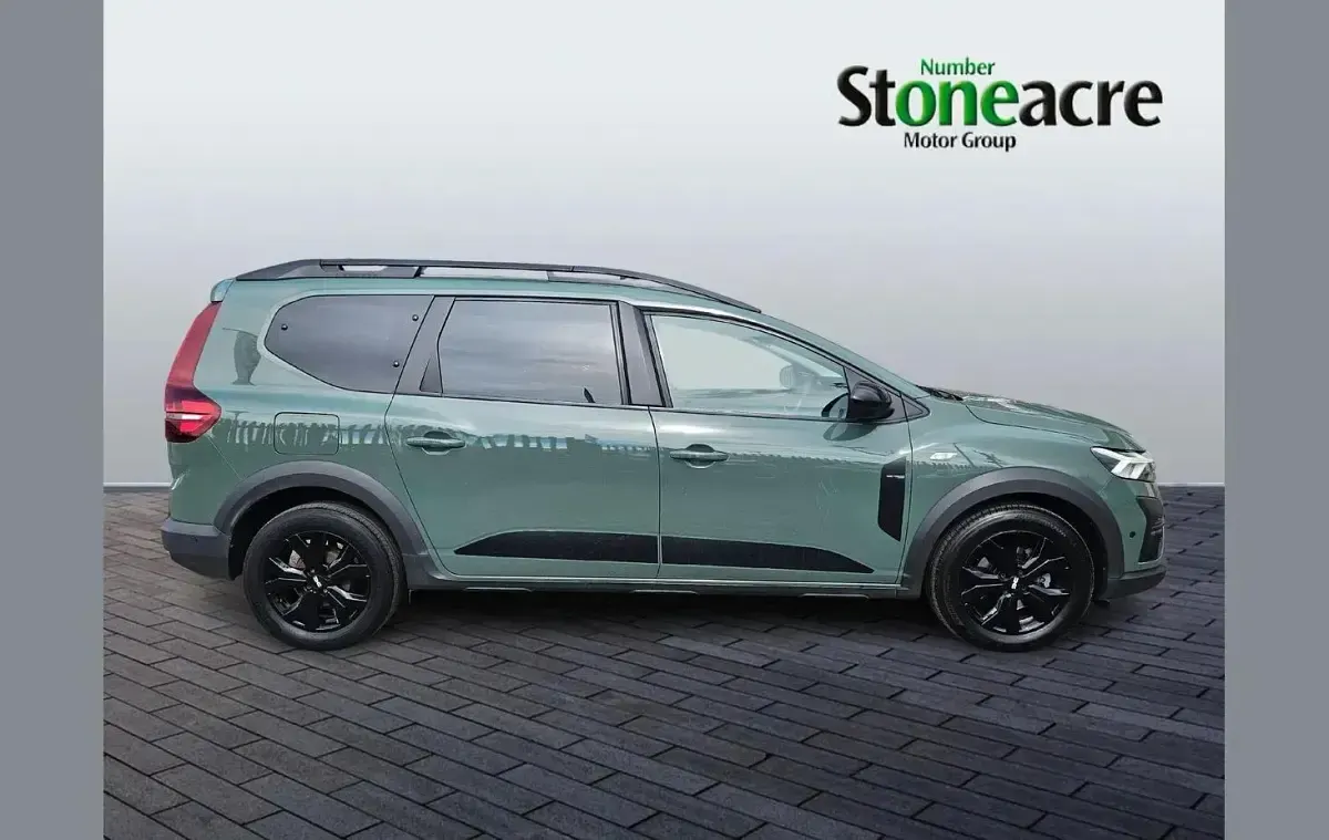 Used Dacia Jogger Extreme 110 HP (80 kW) 2023 Green MPV