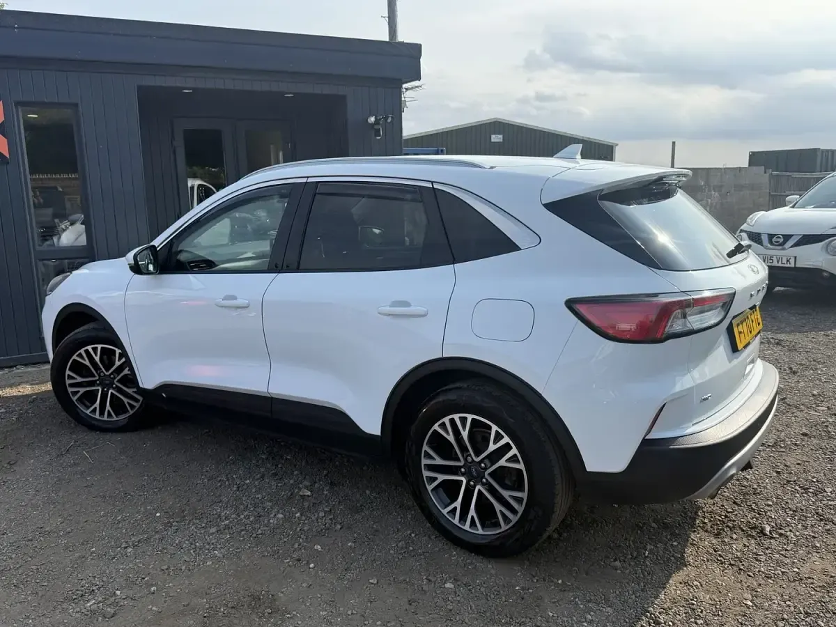Used Ford Kuga Titanium 190 HP (139 kW) 2021 White SUV
