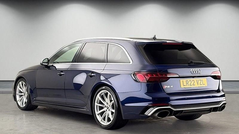 Used Audi RS4 450 HP (330 kW) 2022 Navarra blue metallic/navarra blue metallic Estate