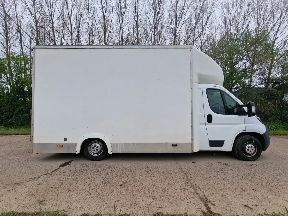 Begagnad Peugeot Boxer 130 HK (95 kW) 2017 Vit Van