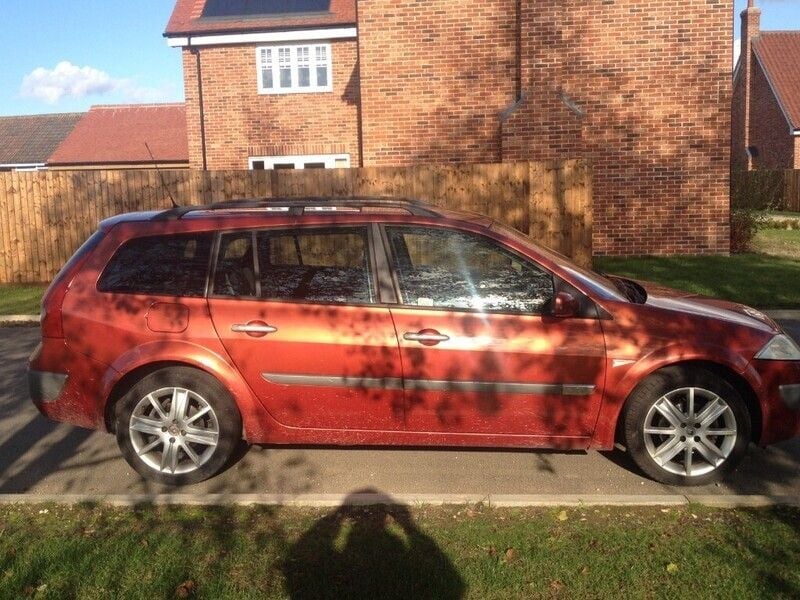 Red Used 2004 Renault Mégane II Dynamique Estate | £900 - Image 1/4