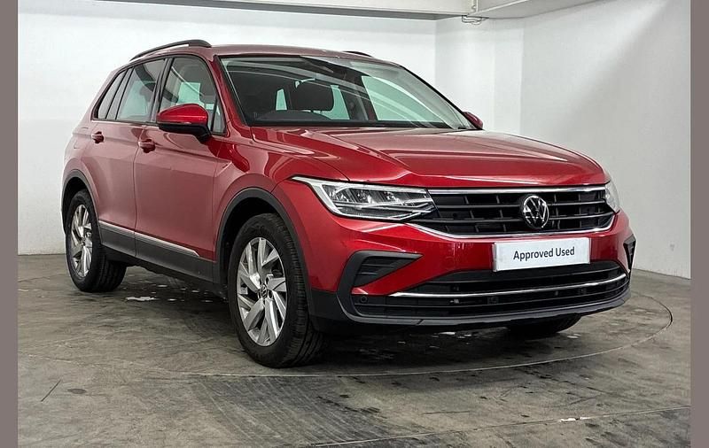 Used VW Tiguan Life 150 HP (110 kW) 2022 Red SUV