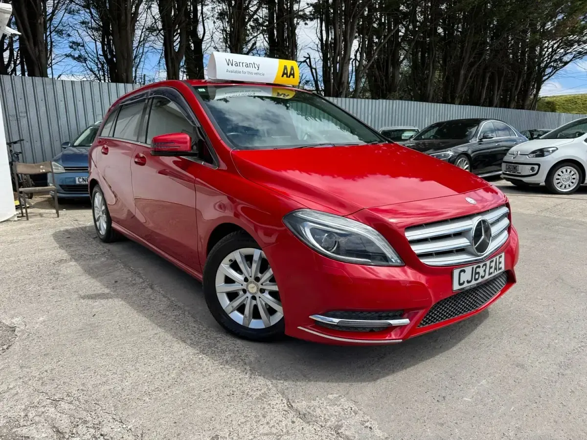 Used Mercedes B180 2013 Red Hatchback