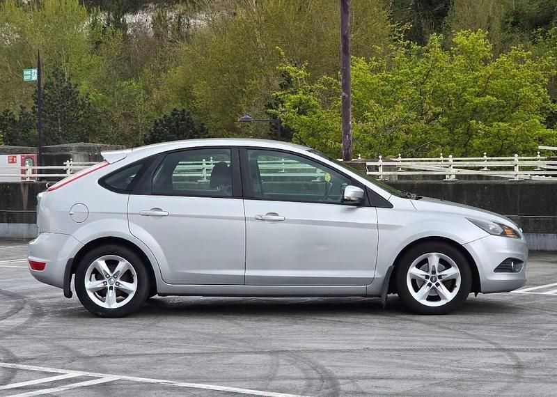 Used Ford Focus Zetec 2011 Silver Hatchback