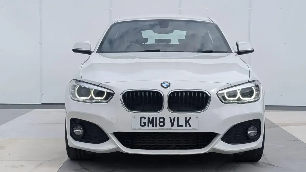 Begagnad BMW 120 M Sport 2018 Vit Halvkombi