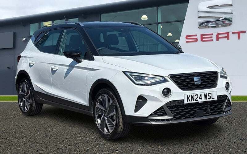 Glacial white Used 2024 Seat Arona FR Sport SUV | £16,895 (Fair price) - Image 1/4