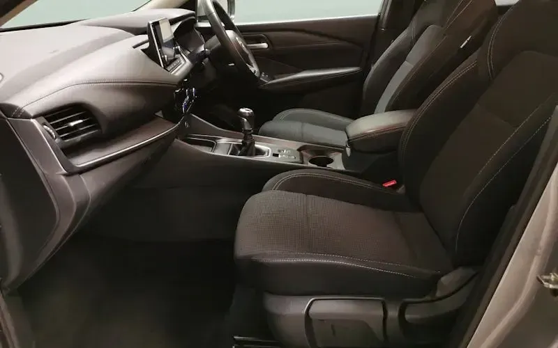 Used Nissan Qashqai Acenta Premium 140 HP (102 kW) 2023 Silver SUV