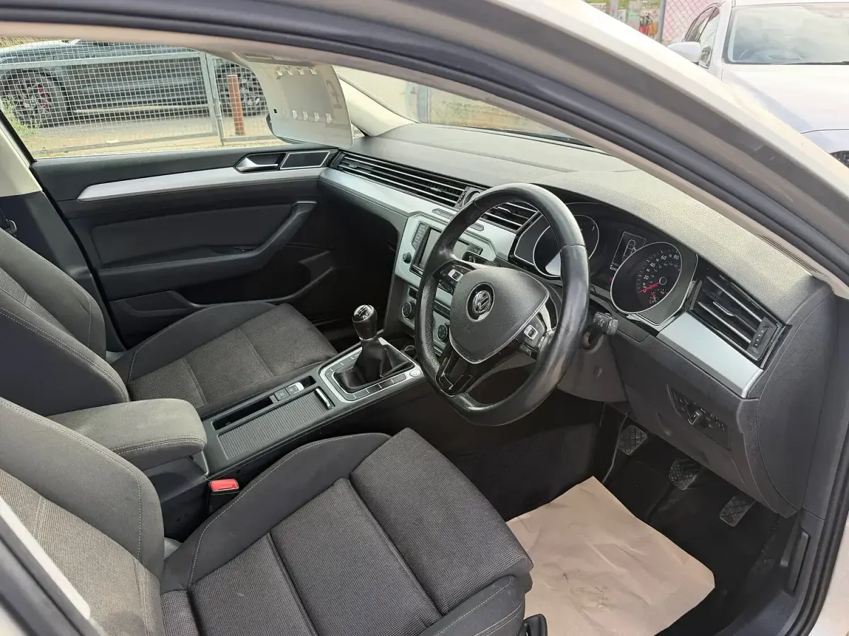 Used VW Passat Business 120 HP (88 kW) 2015 Silver Sedan