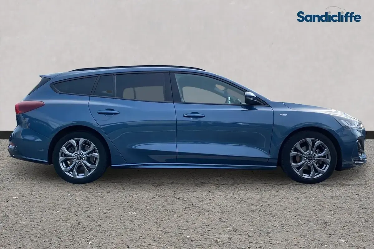 Used Ford Focus 280 HP (205 kW) 2023 Blue Estate