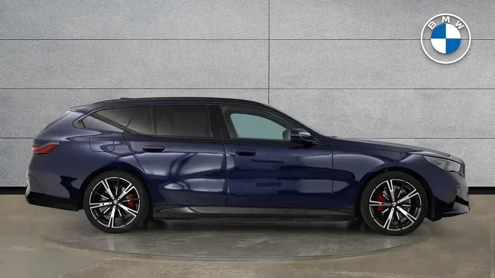 Used BMW 530e M Sport 295 HP (216 kW) 2026 Blue Estate