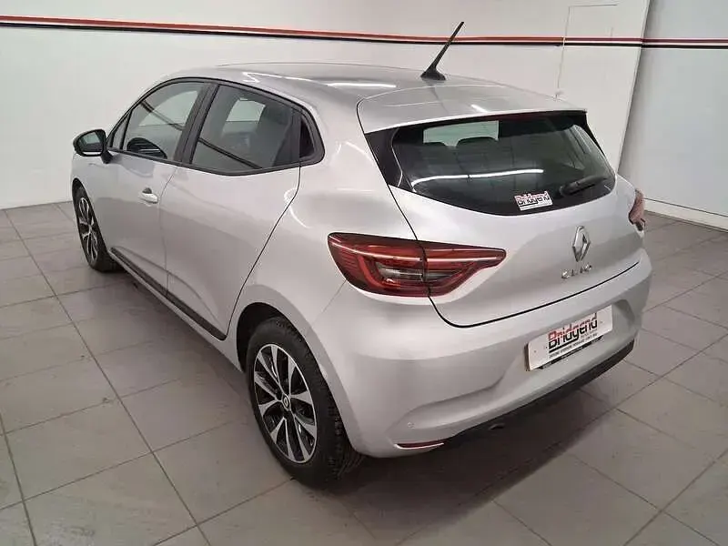 Used Renault Clio Evolution 90 HP (66 kW) 2023 Silver Hatchback