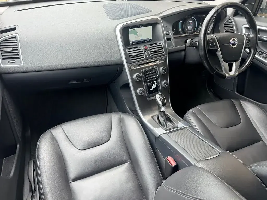 Używany Volvo XC60 SE Lux 220 KM (161 kW) 2015 Złoty SUV