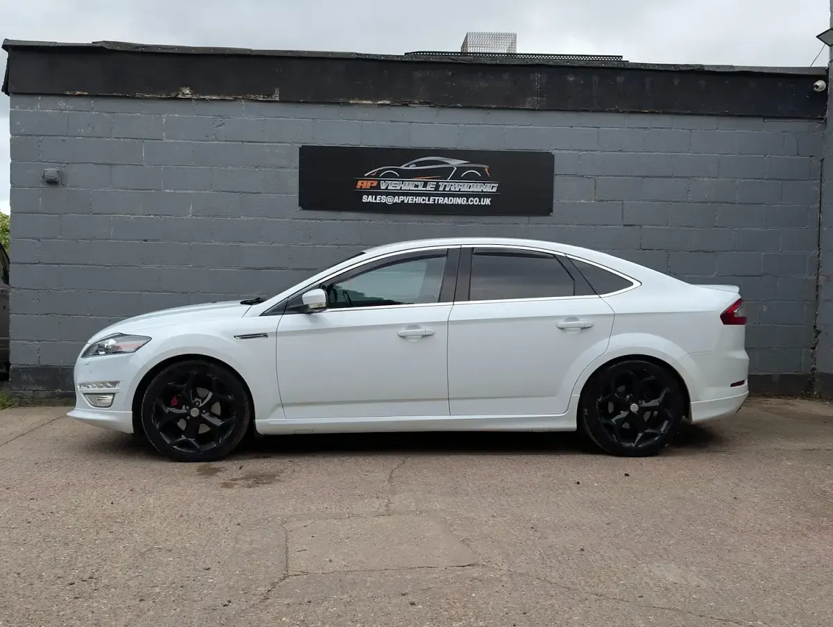 Used Ford Mondeo Titanium X 163 HP (119 kW) 2013 White Hatchback