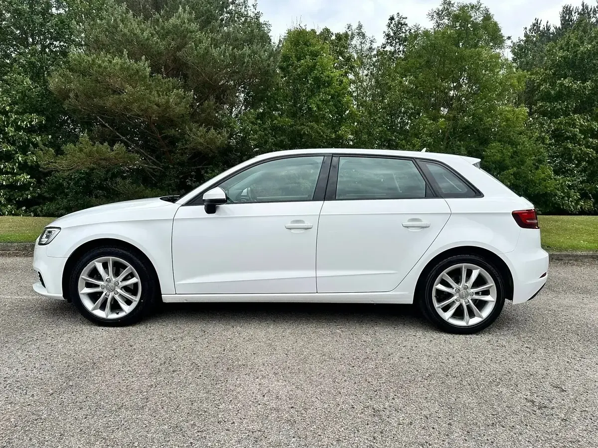 Used Audi A3 Sportback Advanced 150 HP (110 kW) 2018 White Hatchback