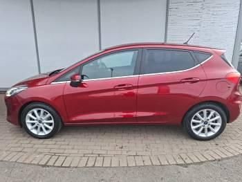 Used Ford Fiesta Titanium 125 HP (91 kW) 2018 Red Hatchback