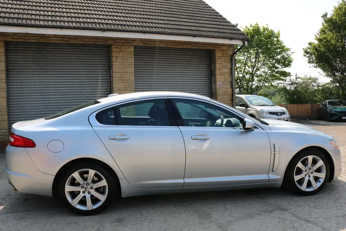 Second-hand Jaguar XF Luxury 2011 Argintiu Berlinǎ