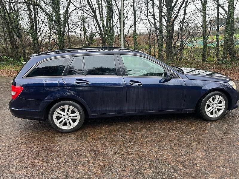 Used Mercedes C220 Executive 170 HP (125 kW) 2012 Blue Estate