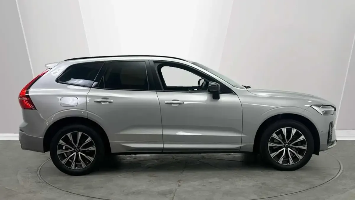 Used Volvo XC60 Plus 247 HP (181 kW) 2024 Silver SUV