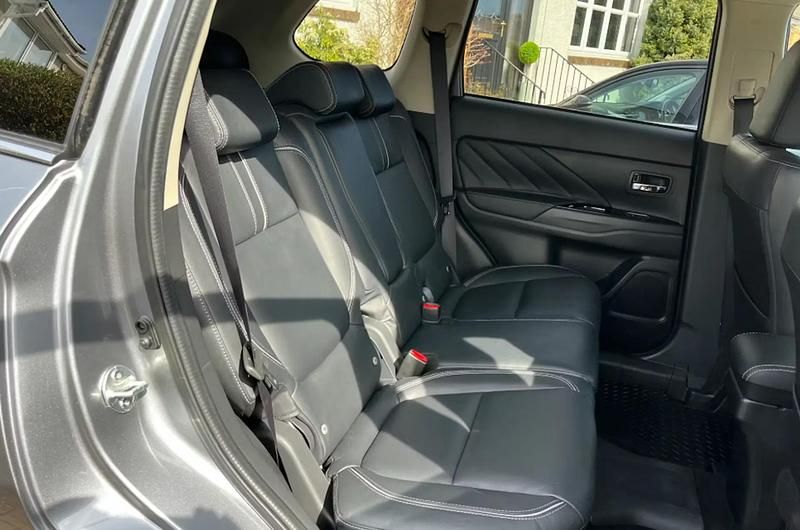 Used Mitsubishi Outlander P-HEV 200 HP (147 kW) 2018 Grey Estate