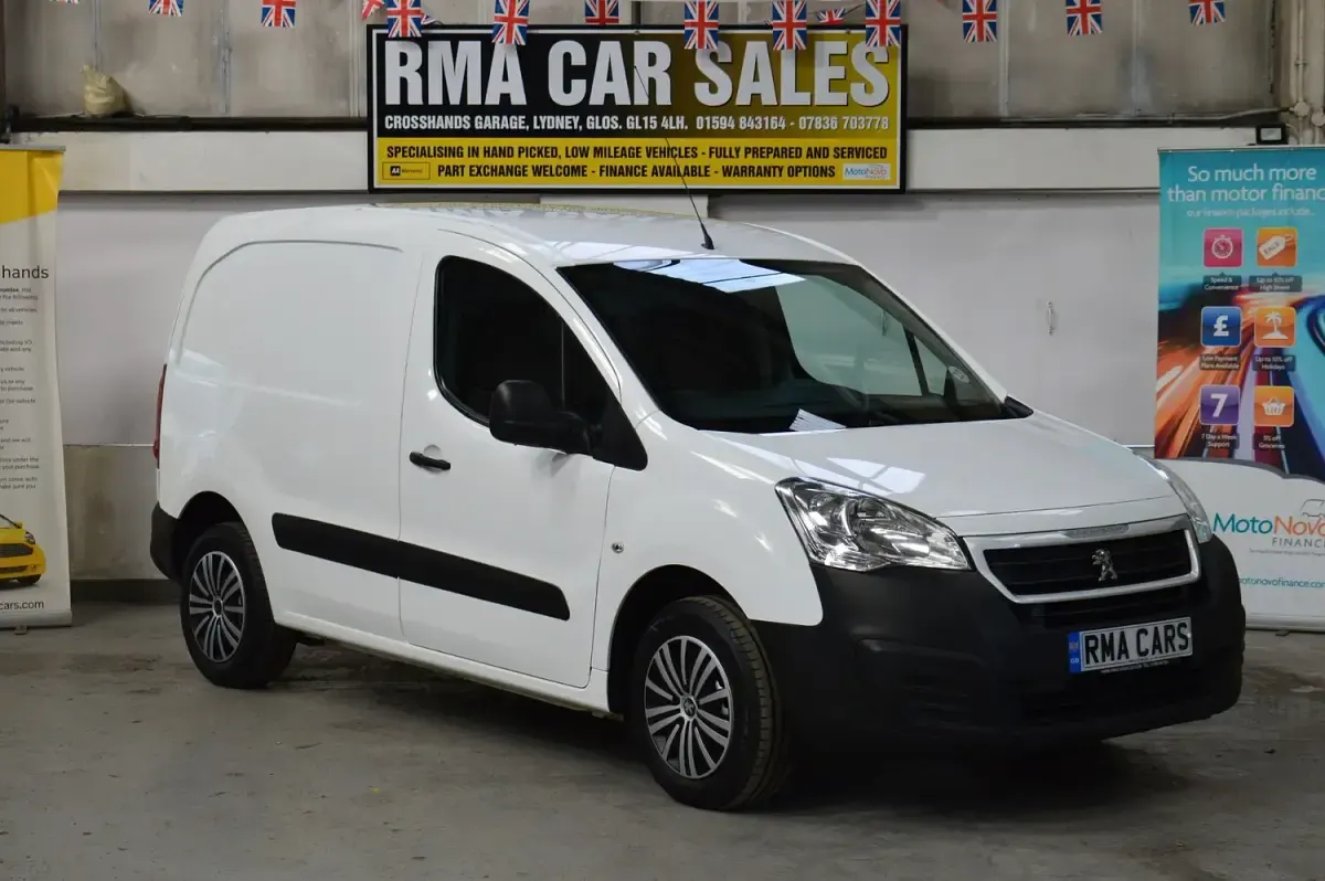 Used Peugeot Partner S 2017 White
