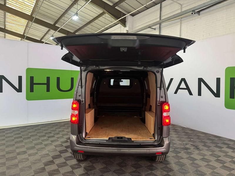 Begagnad Peugeot Expert Premium 2024 Grå Van