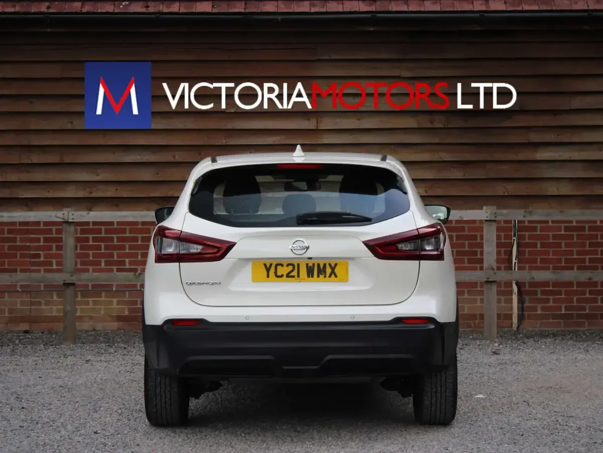 Used Nissan Qashqai Acenta Premium 2021 White SUV