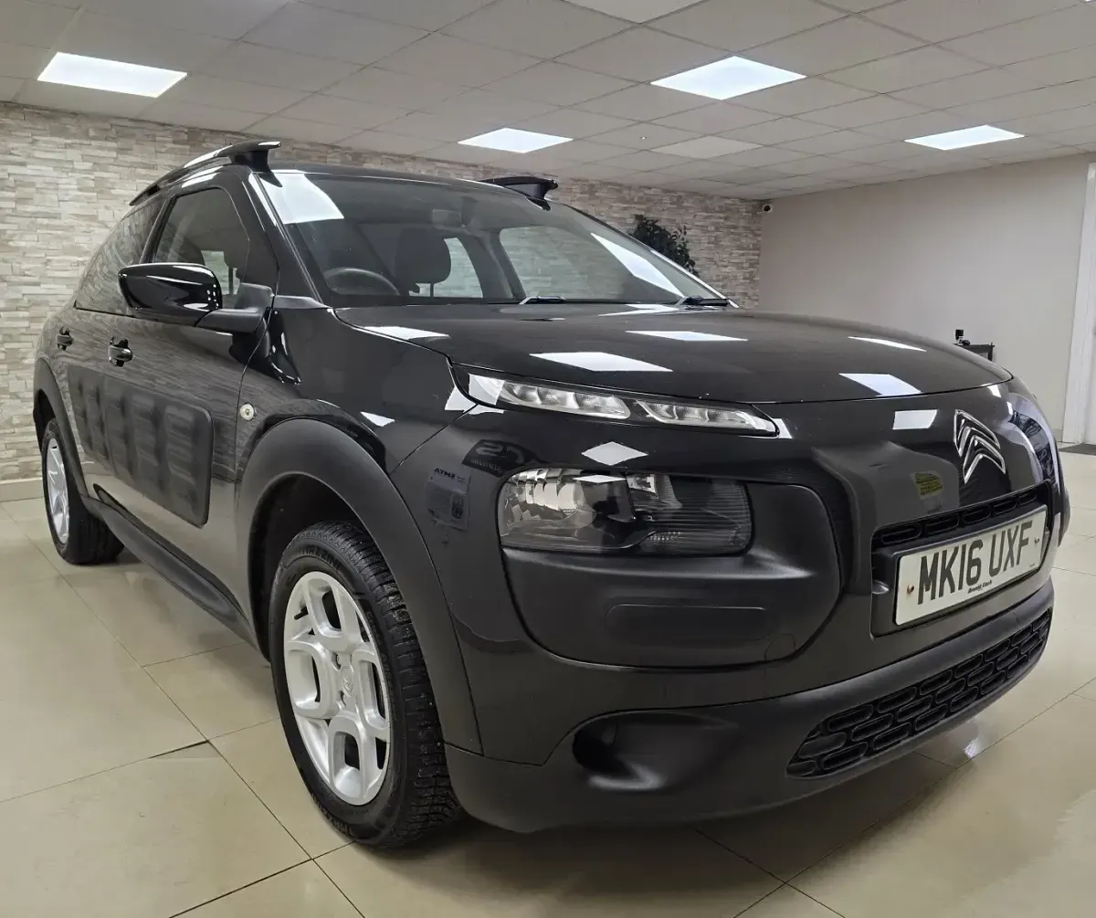 Usado Citroën C4 Cactus Feel 82 HP (60 kW) 2016 Preto Citadino