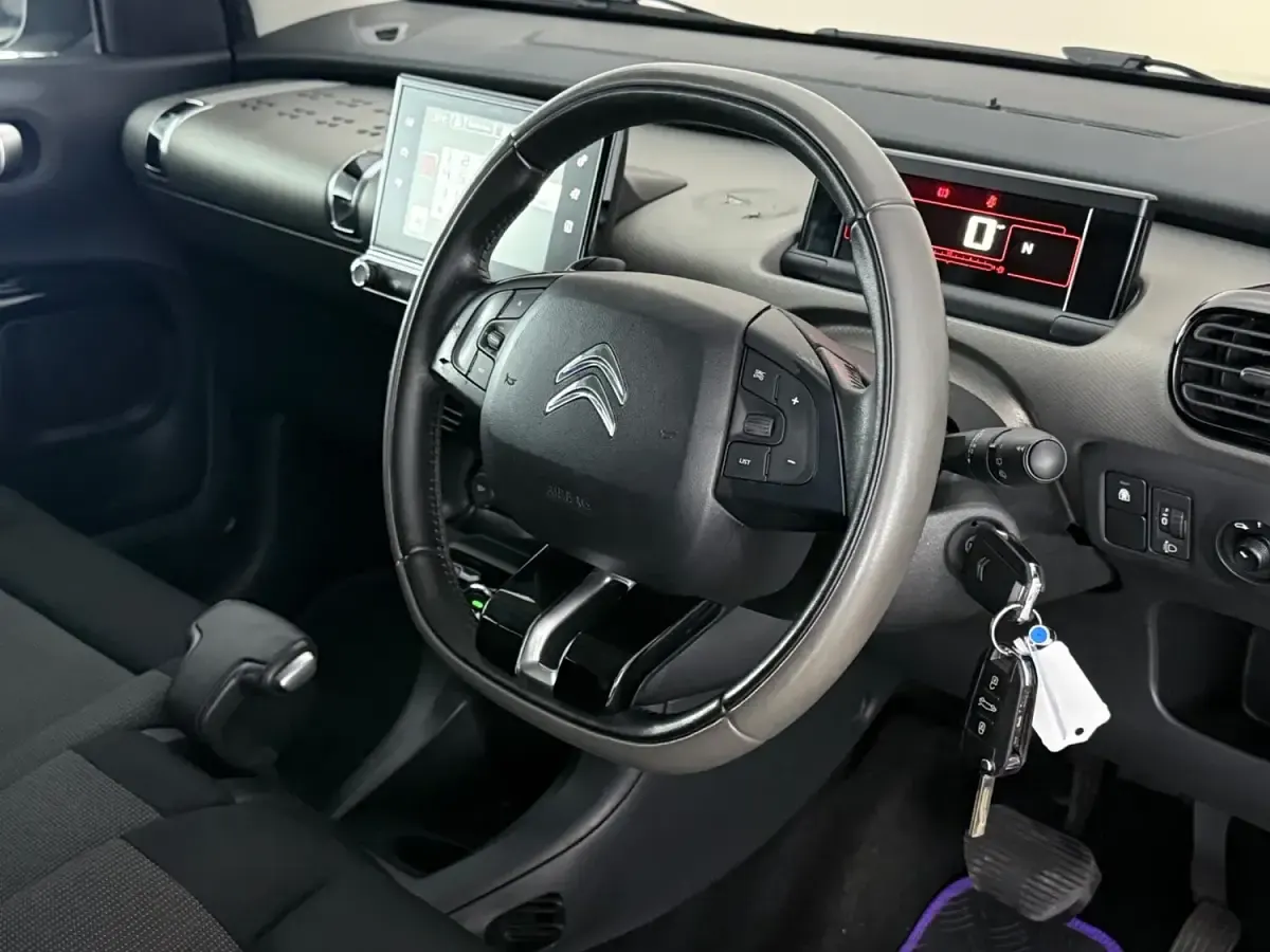 Used Citroën C4 Cactus Feel 2015 Mauve/purple Hatchback