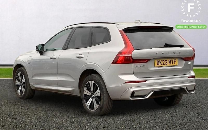 Usado Volvo XC60 Plus 349 HP (256 kW) 2023 Prateado SUV